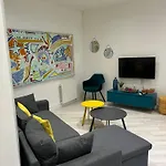Appartement Moderne A Proximite De Batignolles