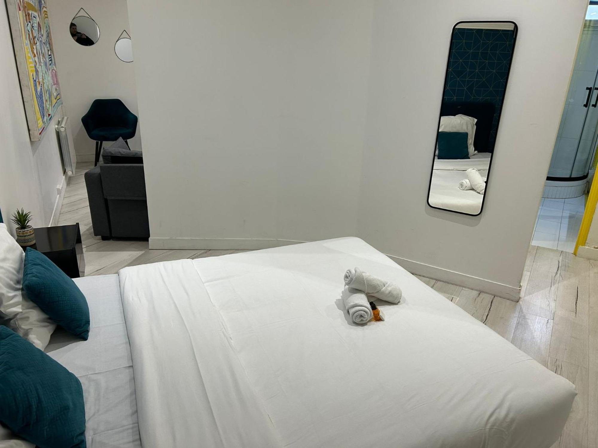 Moderne A Proximite De Batignolles Paris