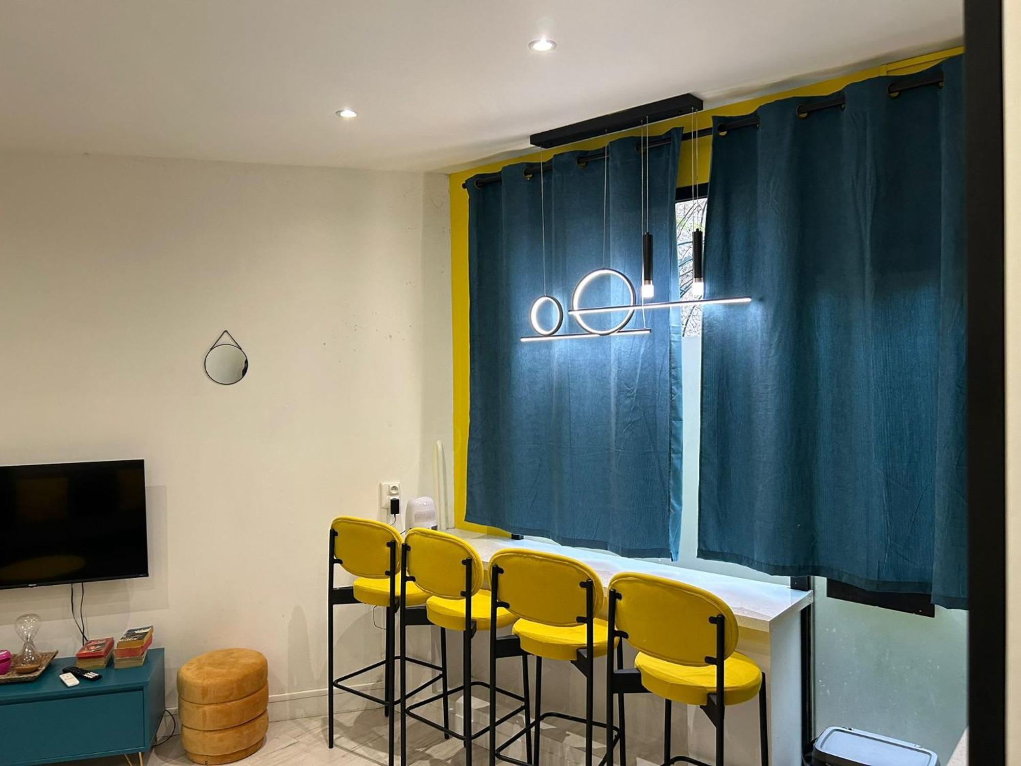 Moderne A Proximite De Batignolles * Paris